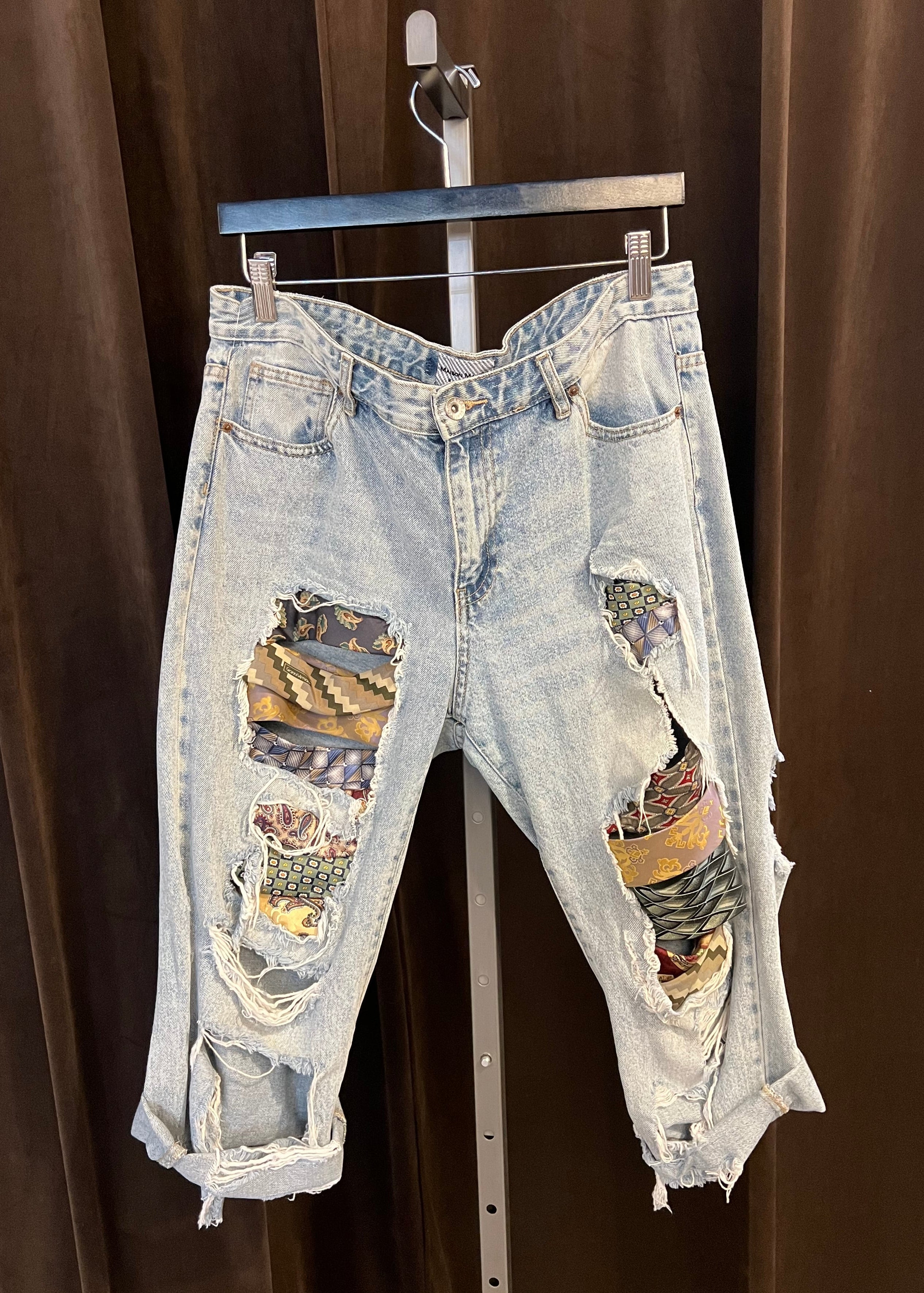 Tie Patch Distressed Capris