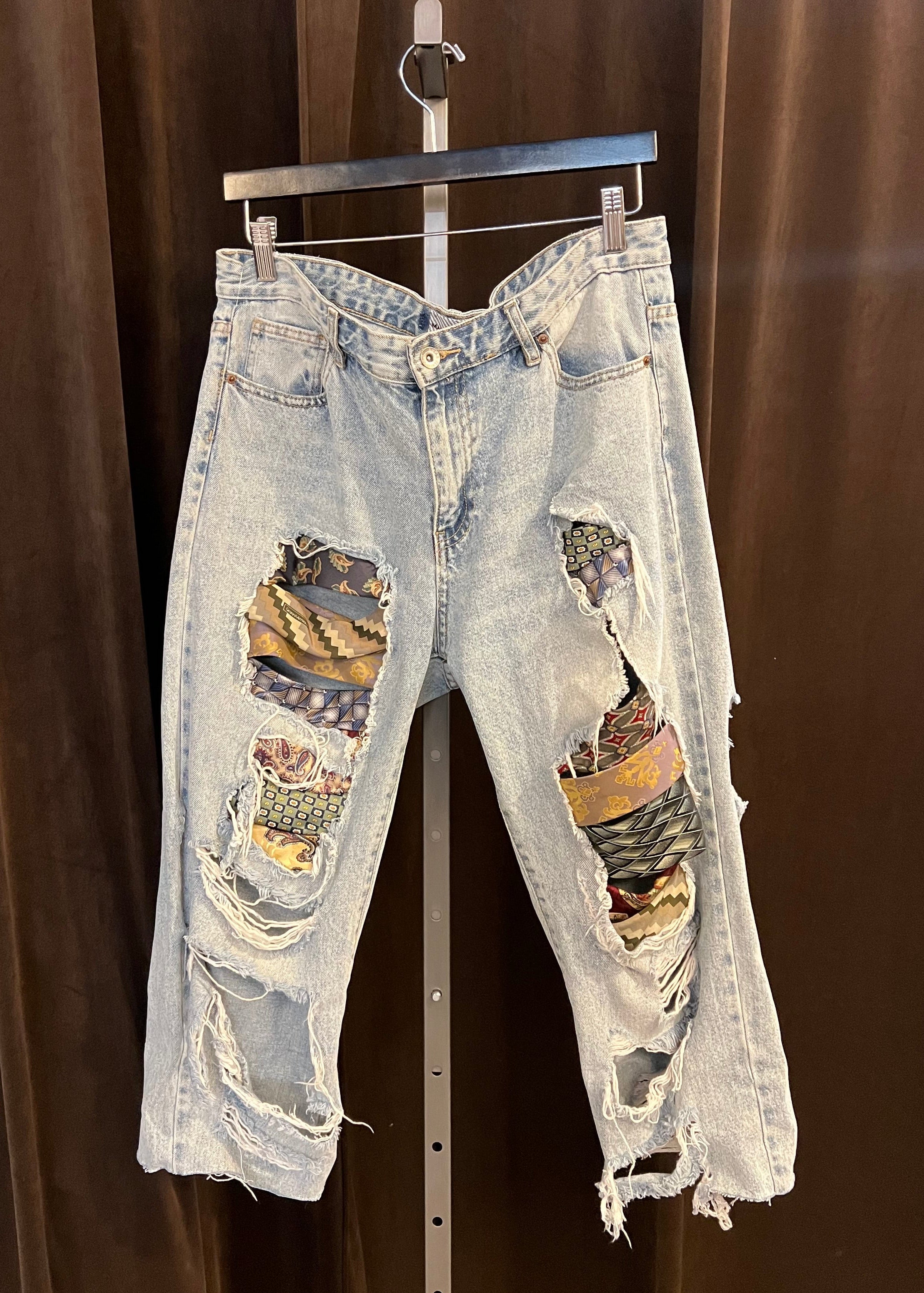 Tie Patch Distressed Capris